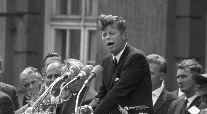 Kuinka John F. Kennedyn puheet syntyivät